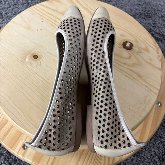 Bettye Muller Concept Janae Perforated Ballet Flats Womens 8.5 Leather Shoes - Picture 6 of 10